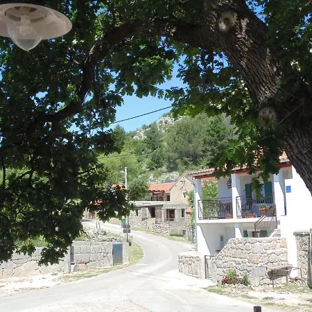 In Near Dom wakacyjny Starigrad Paklenica