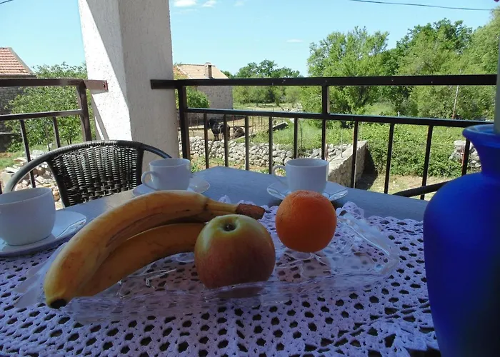 In Near Semesterbostad Starigrad Paklenica