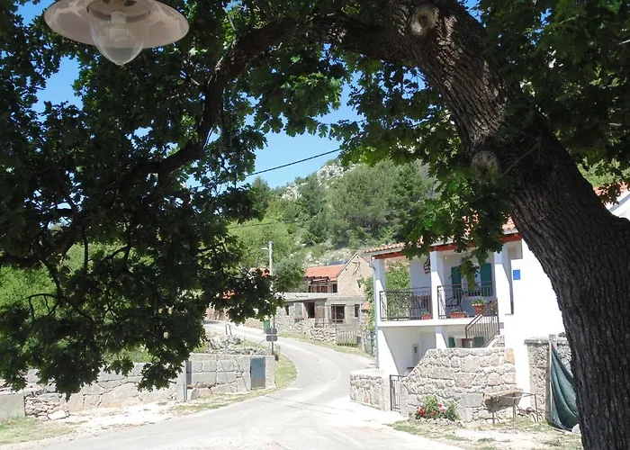 In Near Semesterbostad Starigrad Paklenica