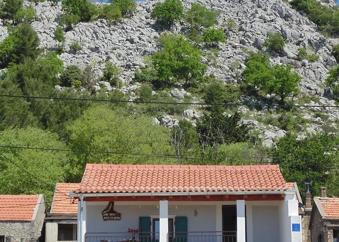 In Near Semesterbostad Starigrad Paklenica